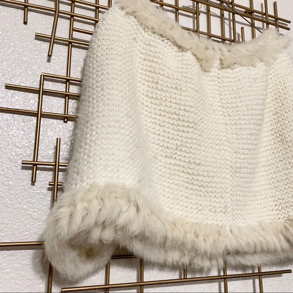Georgiou Crochet Poncho w/ Fur Trim - Picture 2 of 4